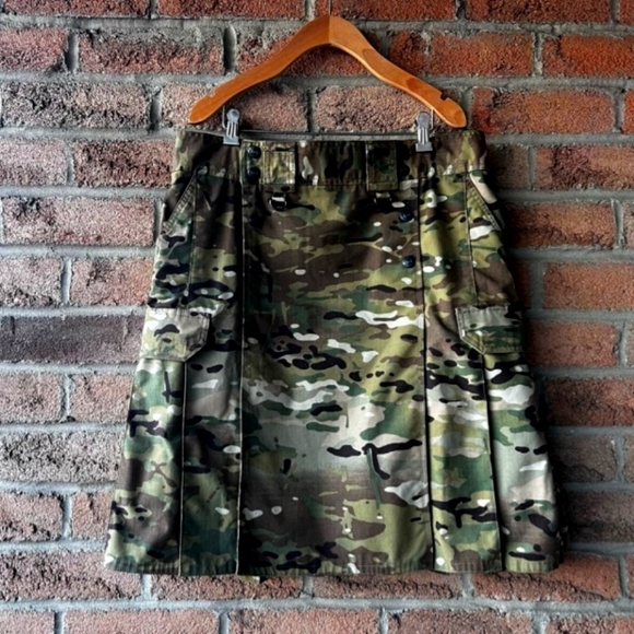 5.11 TACTICAL SERIES | Green pleated cargo belt loop camouflage wrap kilt - Picture 1 of 6